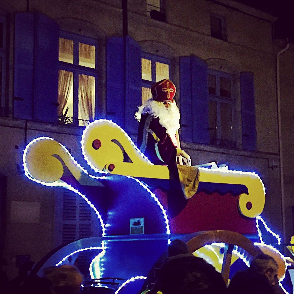 St Nicolas sur son char