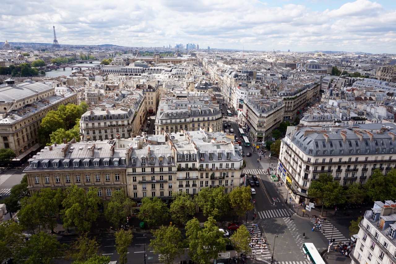 Vue de la Tour Saint Jacques - Le Louvre, la rue de Rivoli