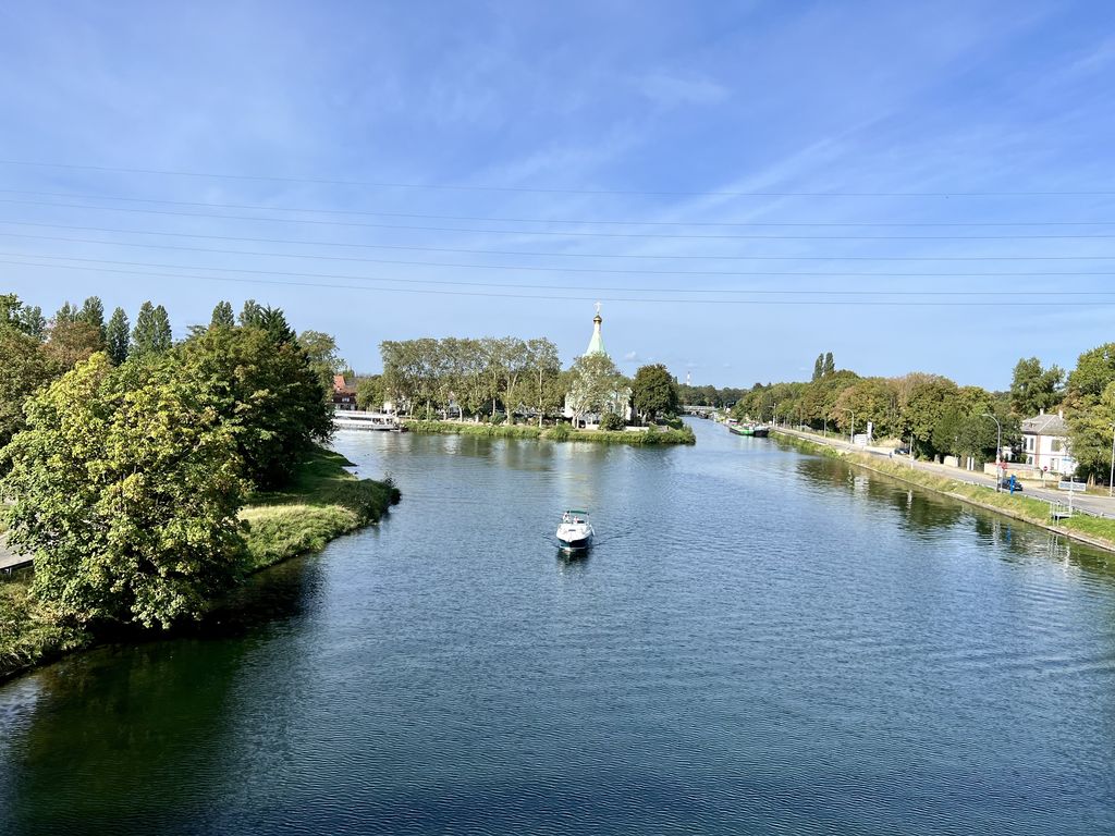 En passant au dessus du bassin des Remparts