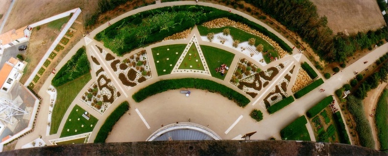 Jour 11 : <strong>voir de haut</strong> et/ou à l’envers à l’endroit - Le jardin du phare de Chassiron est conçu comme une rose des vents